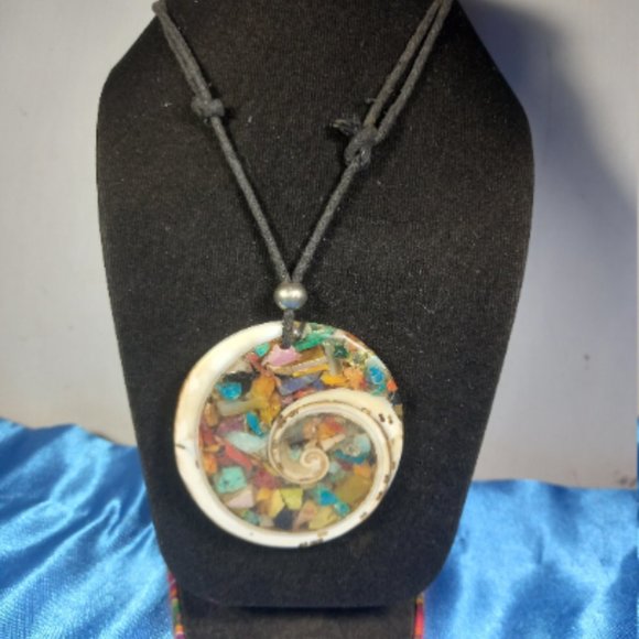 Peruvian adjustable pearl shell necklace - Picture 2 of 8